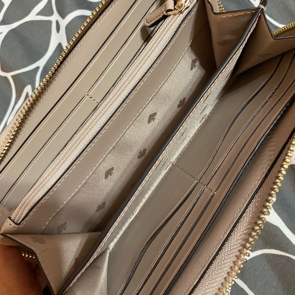 Kate spade lg wallet - Picture 3 of 4